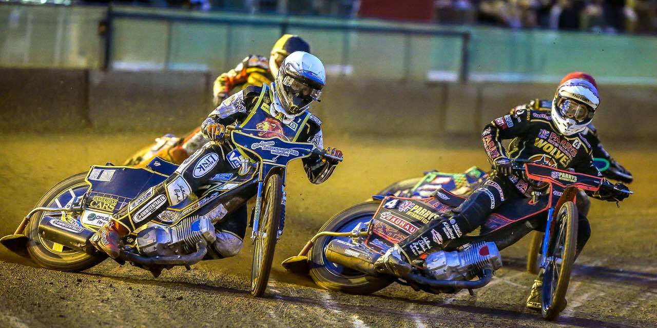 Kim Nilsson racing in Wolverhampton against Jacob Thorssell. 